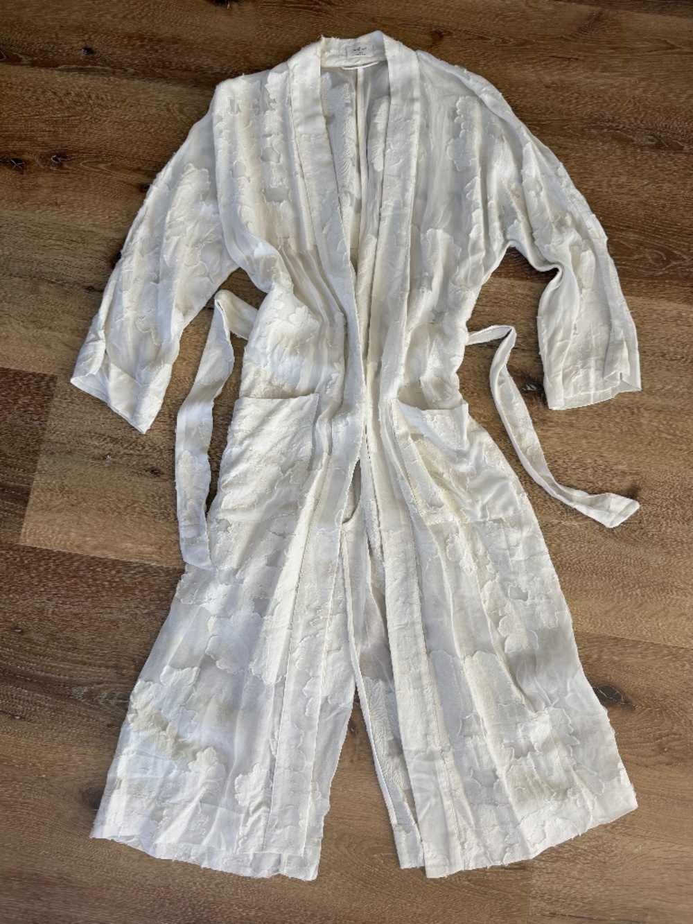 Aritzia Wilfred Ivory Floral Kimono Robe Cardigan | Mid 2010's